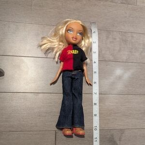 Bratz Doll 2001 Chloé Y2k Flare Jeans Graphic Tee